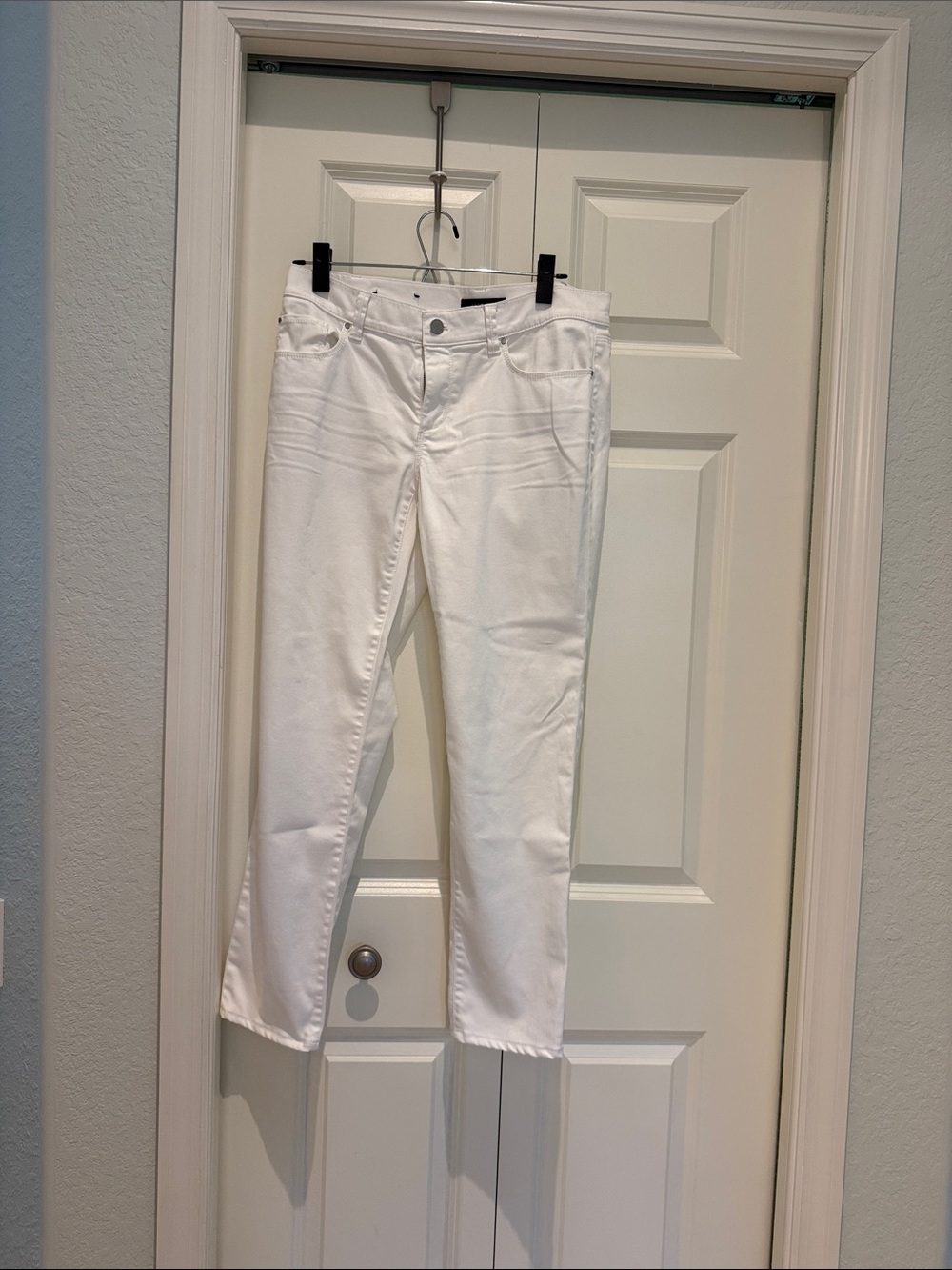 Ann Taylor relaxed slim Leg White Jeans